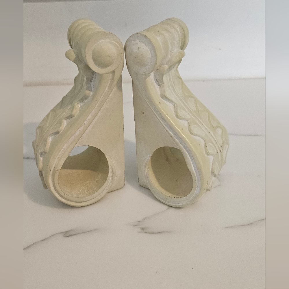 Elegant Cream Decorative Bookends